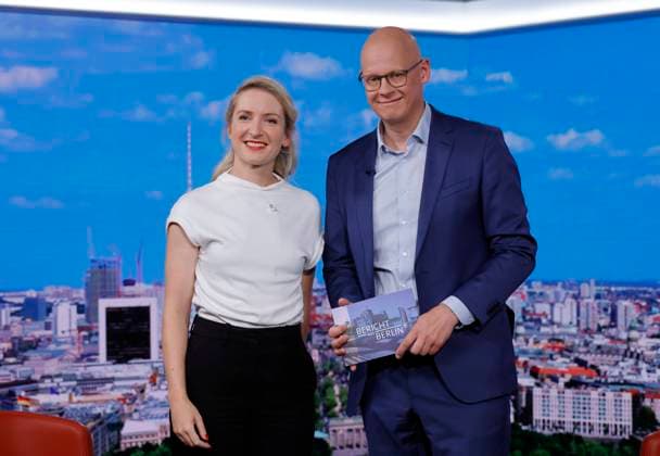 Ines Schwerdtner, Vorsitzende der Linken, Moderator Matthias Deiß, Deutschland, Berlin, ARD-Sommerinterview mit Ines Schwerdtner, Vorsitzende der Linken, 12.07.2026 *** Ines Schwerdtner, Chairwoman of The Left, Host Matthias Deiß, Germany, Berlin, ARD Summer Interview with Ines Schwerdtner, Chairwoman of The Left, July 12, 2026
