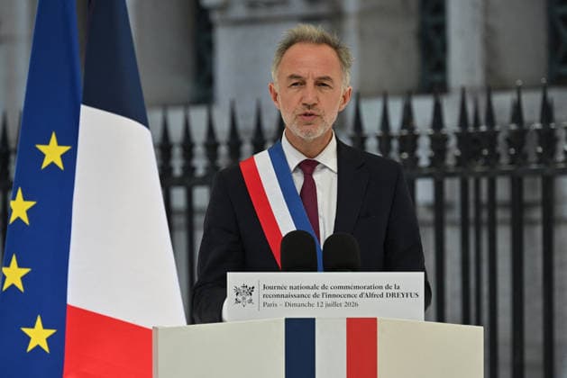Emmanuel Grégoire, mayor of Paris, and Emmanuel Macron, President of the French Republic, presided over the first National Day of Commemoration marking the exoneration of Alfred Dreyfus, on the Île de la Cité in Paris, in front of the Court of Cassation, on July 12, 2026. In the presence of elected officials, C. Vautrin, Minister of the Armed Forces, the mayor of Paris, E. Grégoire, and the captain’s grandson, C. Dreyfus, age 99, the head of state delivered a speech, exactly 120 years to the day after the Court of Cassation’s decision to exonerate A. Dreyfus. Christian Liewig, Bestimage. On July 12, 2026, French President Emmanuel Macron presided over the first National Day of Commemoration recognizing Alfred Dreyfus’s innocence, held on t  Copyright: xChristianxLiewigx xBestimagexChristianxLiewigx xBestimagex