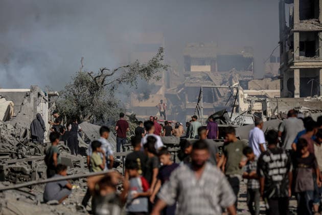 Israeli attacks on Gaza continue in violation of the ceasefire GAZA CITY, GAZA , PALESTINE - JULY 12: Palestinians rush as smoke rises among rubble and destruction on Al-Sinaa (Industrial) Street in western Gaza City on July 12, 2026, after the Israeli military targeted several buildings using unmanned aerial vehicles (UAVs). The drone-fired missiles caused significant damage and structural ruin across the residential and commercial area. Saeed M. M. T. Jaras Anadolu Gaza City Gaza. Editorial use only. Please get in touch for any other usage.  Copyright: x2026xAnadoluxSaeedxM.xM.xT.xJarasx