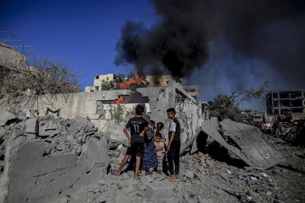 Israeli attacks on Gaza continue in violation of the ceasefire GAZA CITY, GAZA , PALESTINE - JULY 12: Palestinians rush as smoke rises among rubble and destruction on Al-Sinaa (Industrial) Street in western Gaza City on July 12, 2026, after the Israeli military targeted several buildings using unmanned aerial vehicles (UAVs). The drone-fired missiles caused significant damage and structural ruin across the residential and commercial area. Saeed M. M. T. Jaras Anadolu Gaza City Gaza. Editorial use only. Please get in touch for any other usage.  Copyright: x2026xAnadoluxSaeedxM.xM.xT.xJarasx