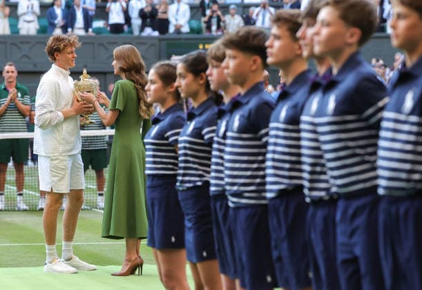 The Prince and Princess of Wales Attend the Gentleman™s Singles Final 12 07 2026. Wimbledon, UK. The Princess of Wales, Patron of the All England Lawn Tennis and Croquet Club, congratulates Jannik Sinner, winner of the Gentlemen s Singles Final of The Championships, Wimbledon., Credit:Andrew Parsons Kensington Palace B66 Avalon United Kingdom, England, Wimbledon  Copyright: xAndrewxParsonsx xKensingtonxPalacex xB66x xAvalonx 1116211134