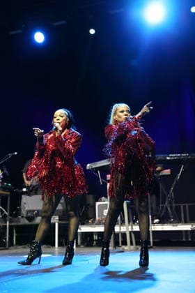 Terry Ellis und Maxine Jones, v.l., von der Band En Vogue bei einem Konzert in der Uber Eats Music Hall in Berlin, 12. Juli 2026. En Vogue Konzert Berlin *** Terry Ellis and Maxine Jones (from left) of the band En Vogue at a concert at the Uber Eats Music Hall in Berlin, July 12, 2026 En Vogue Concert Berlin