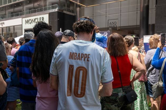 RECORD DATE NOT STATED People celebrate Bastille Day in New York (NEW) People celebrate Bastille Day in New York. July 12, 2026, New York, New York, USA: A parade goer wears a Mbappe shirt during the annual Bastille Day celebration on Madison Avenue, on July 12, 2026 in New York City. (Credit: M10s TheNews2)(Foto: M10S Thenews2 imago images) People celebrate Bastille Day in New York  Copyright: xM10sx