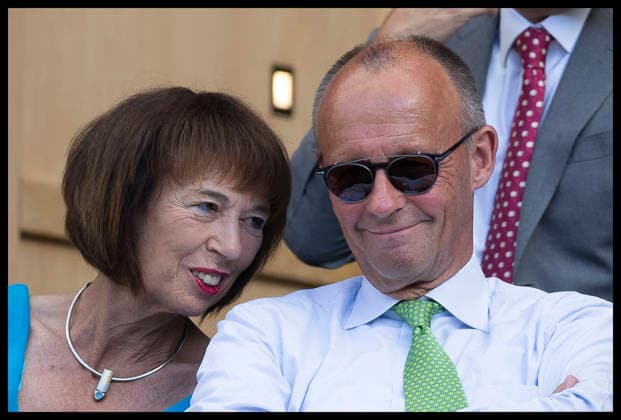 . 12 07 2026. London, United Kingdom. German Chancellor Friederich Merz and Charlotte Merz watching the Mens Singles Final at the Wimbledon Tennis Championships in London.  xStephenxLockx xi-Imagesx IIM-26902-0242