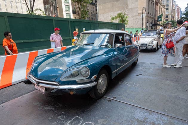 People celebrate Bastille Day in New York, USA - 12 Jul 2026 A Citroën participates in a classic French car parade during the annual Bastille Day celebration on Madison Avenue, on July 12, 2026 in New York City. New York United States Copyright: xRonxAdarx xSOPAxImagesx _radar_french_20260712_00522