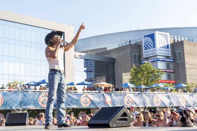 July 12, 2026, Chicago, Illinois, USA: Country musician WARREN ZEIDERS during the WIndy City Smokeout Music Festival at United Center in Chicago, Illinois Chicago USA  - ZUMAs135 20260712_zap_s135_079 Copyright: xDanielxDeSloverx