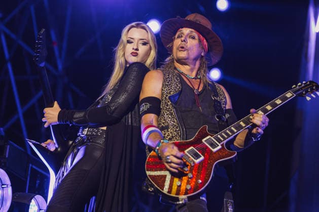Music Concert - Alice Cooper Ryan Roxie and Anna Cara playing guitar during Alice Cooper, Music Concert in Vicenza, Italy, July 13 2026 Vicenza Vicenza Italy Copyright: xTommasoxTadiellox xLiveMediax LPM_2564607