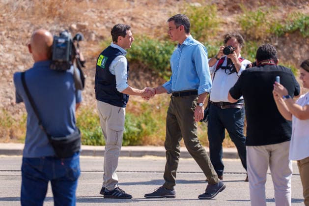 Sánchez and Moreno Meet at the Forward Command Post for the Los Gallardos Wildfire Prime Minister Pedro Sánchez, and the President of the Andalusian Regional Government, Juanma Moreno, greet each other during a visit to the Forward Command Post for the Los Gallardos wildfire in Almería. On July 13, 2026, in Turre, Almería, Andalusia, Spain, Pedro Sánchez visited on Monday, July 13, the areas affected by the Los Gallardos forest fire in Almería, which broke out last Thursday, the 9th, and was declared stabilized this Sunday after claiming the lives of twelve people in the early hours of its spread, burning approximately 7,000 hectares in the process, and forcing the evacuation of some 1,600 people, although all of them have now been authori  Copyright: xFranciscoxJ.xOlmox 7661759