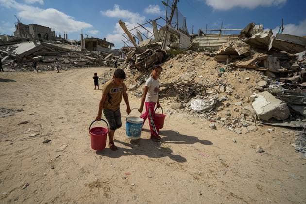 July 13, 2026, Khan Younis, Palestine, State of: KHAN YOUNIS, GAZA STRIP Ã¢â‚¬ JULY 13, 2026: Palestinians wait in line for hours to collect water from a mobile water tanker in central Khan Younis, southern Gaza Strip, on July 13, 2026. With severe shortages of clean water and soaring summer temperatures, residents continue to struggle to secure their daily water supply as the humanitarian crisis deepens. JNA PRESS Khan Younis Palestine, State of - ZUMAq101 20260713_zna_q101_081 Copyright: xRamzixAbuxAmerx