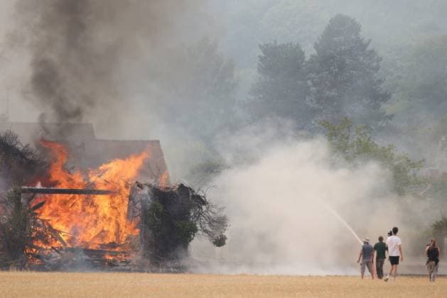 FIRE IN FONTAINEBLEAU PHOTOPQR LE PARISIEN Jean Baptiste Quentin Staff Fontainebleau July 13, 2026 Monday, July 13, 2026 Violent fires in the Fontainebleau region and its forest, with a house on fire in Noisy-sur Jean Baptiste Quentin Vocational High School, Fontainebleau, France, July 13, 2026. The Fontainebleau forest is on fire, south of Paris. Local Caption Fires in Fontainebleau, 77, France  Copyright: xPHOTOPQR LExPARISIEN MAXPPPxJean-BaptistexQuentinx(Staff)x 20260713LPA4267 20260713LPA4267