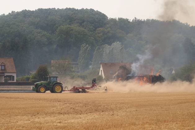 FIRE IN FONTAINEBLEAU PHOTOPQR LE PARISIEN Jean Baptiste Quentin Staff Fontainebleau July 13, 2026 Monday, July 13, 2026 Violent fires in the Fontainebleau region and its forest, with a house on fire in Noisy-sur Jean Baptiste Quentin Vocational High School, Fontainebleau, France, July 13, 2026. The Fontainebleau forest is on fire, south of Paris. Local Caption Fires in Fontainebleau, 77, France  Copyright: xPHOTOPQR LExPARISIEN MAXPPPxJean-BaptistexQuentinx(Staff)x 20260713LPA4270 20260713LPA4270