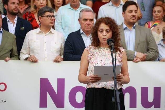 The Seville City Council observes a minute of silence in response to the latest murder resulting from gender-based violence in Mijas, Málaga. Ana Núnez, spokesperson for the head of the unit against gender-based violence at the Seville City Council, speaks following the minute of silence observed in response to the latest murder resulting from gender-based violence in Mijas, Málaga, outside the City Hall. July 13, 2026, in Seville, Andalusia, Spain. JULY 13, 2026. Rocí. Seville, Andalusia, Spain. Seville, Andalusia, Spain. Spain  Copyright: xRocioxRuzx 7662403