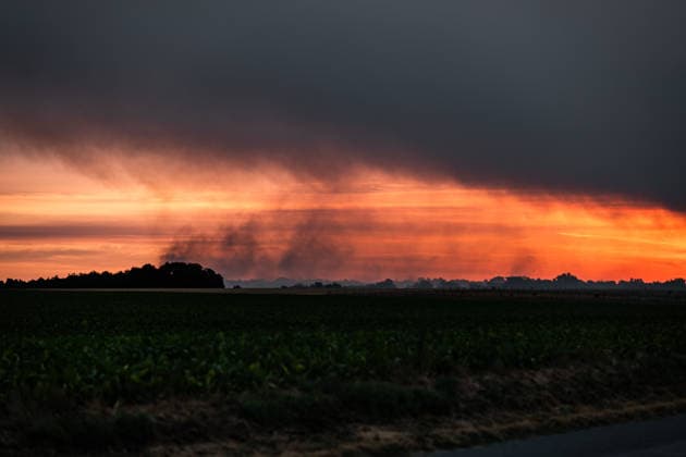 Forest Fire In The Paris Region A sunrise view of the smoke cloud in the Ile-de-France region, France, on July 13, 2026, following a forest fire in Fontainebleau Forest. The fire, which began on July 12, swept through 800 hectares of the forest southeast of Paris. France s Interior Minister states at the scene on July 13, 2026, that the fire could have been deliberately started. Fontainebleau France  Copyright: xJeromexGillesx originalFilename: chobeaux-notitle260713_np87n.jpg