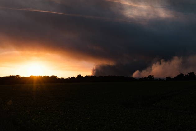 Forest Fire In The Paris Region A sunrise view of the smoke cloud in the Ile-de-France region, France, on July 13, 2026, following a forest fire in Fontainebleau Forest. The fire, which began on July 12, swept through 800 hectares of the forest southeast of Paris. France s Interior Minister states at the scene on July 13, 2026, that the fire could have been deliberately started. Fontainebleau France  Copyright: xJeromexGillesx originalFilename: chobeaux-notitle260713_npgMc.jpg