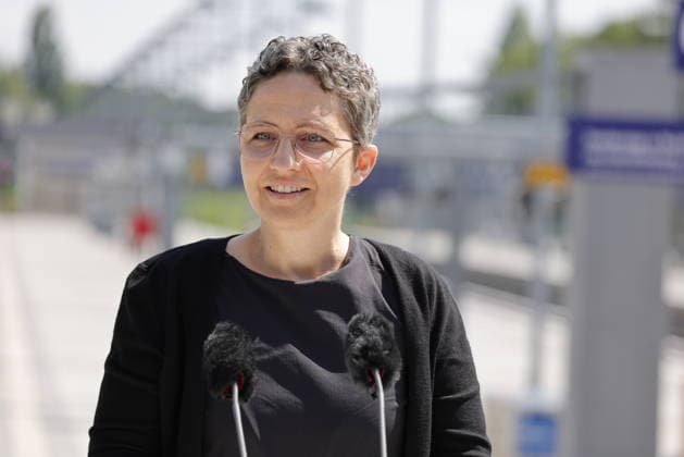 Claudia Elif Stutz , Staatssekretärin im Bundesverkehrsministerium, Deutschland, Berlin, Rede StS in BMV Stutz zur Einweihungsfeier zukunftsfähiger Bahnhof Berlin Olympiastadion *** Claudia Elif Stutz, State Secretary at the Federal Ministry of Transport, Germany, Berlin; Speech by State Secretary Stutz at the inauguration ceremony for the sustainable Berlin Olympiastadion train station