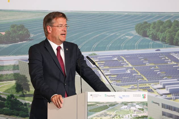 Richtfest der Forschungsfertigung Batteriezelle. Fraunhofer-Einrichtung Forschungsfertigung Batteriezelle FFB (industrienahe Fertigung von Batteriezellen). Prof. Dr. Axel Müller-Groeling, Vorstand für Forschungsinfrastrukturen und Digitalisierung der Fraunhofer-Gesellschaft. Münster, Nordrhein-Westfalen, DEU, Deutschland, 13.07.2026 *** Topping-Out Ceremony for the Fraunhofer Battery Cell Research and Production Facility (FFB) — Industry-oriented production of battery cells — Prof. Dr. Axel Müller Groeling, Executive Board Member for Research Infrastructures and Digitalization at the Fraunhofer Society, Münster, North Rhine-Westphalia, DEU, Germany, July 13, 2026