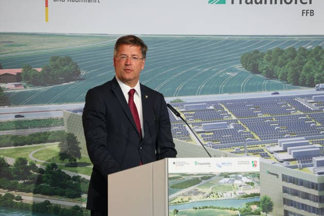 Richtfest der Forschungsfertigung Batteriezelle. Fraunhofer-Einrichtung Forschungsfertigung Batteriezelle FFB (industrienahe Fertigung von Batteriezellen). Prof. Dr. Axel Müller-Groeling, Vorstand für Forschungsinfrastrukturen und Digitalisierung der Fraunhofer-Gesellschaft. Münster, Nordrhein-Westfalen, DEU, Deutschland, 13.07.2026 *** Topping-Out Ceremony for the Fraunhofer Battery Cell Research and Production Facility (FFB) — Industry-oriented production of battery cells — Prof. Dr. Axel Müller Groeling, Executive Board Member for Research Infrastructures and Digitalization at the Fraunhofer Society, Münster, North Rhine-Westphalia, DEU, Germany, July 13, 2026