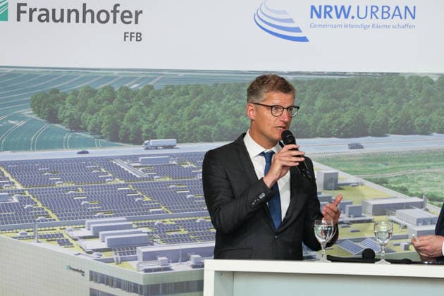 Richtfest der Forschungsfertigung Batteriezelle. Fraunhofer-Einrichtung Forschungsfertigung Batteriezelle FFB (industrienahe Fertigung von Batteriezellen). Tilman Fuchs (Bündnis 90 Die Grünen), Oberbürgermeister der Stadt Münster. Münster, Nordrhein-Westfalen, DEU, Deutschland, 13.07.2026 *** Topping-out ceremony for the Fraunhofer Institute for Battery Cell Research and Production (FFB); industry-oriented production of battery cells; Tilman Fuchs, Alliance 90 The Greens, Mayor of Münster, Münster, North Rhine-Westphalia, DEU, Germany, July 13, 2026