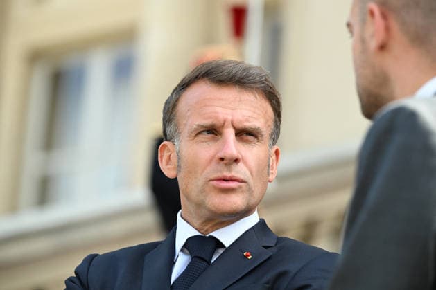Macron Welcomes Zelensky for Coalition of the Willing Summit - Paris France s President Emmanuel Macron (L) and France s Foreign Affairs Minister Jean-Noel Barrot wait for the arrival of Ukrainian President for the Integrated Anti-Ballistic Missile Coalition meeting at the Hôtel des Invalides in Paris, France, on July 13, 2026, prior to the Coalition of the Willing summit on support for Ukraine. Photo by Jeanne Accorsini Pool ABACAPRESS.COM PARIS France  Copyright: xAccorsinixJeanne Pool ABACAx