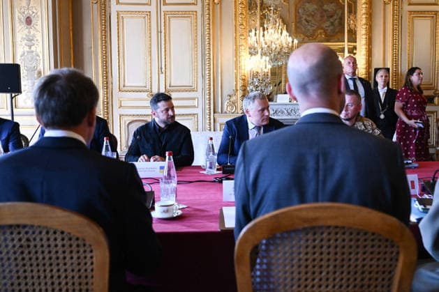 Macron Welcomes Zelensky for Coalition of the Willing Summit - Paris French President Emmanuel Macron and Ukrainian President Volodymyr Zelensky ahead of the Integrated Anti-Ballistic Missile Coalition meeting at the Hôtel des Invalides in Paris, France, on July 13, 2026, prior to the Coalition of the Willing summit on support for Ukraine. Photo by Jeanne Accorsini Pool ABACAPRESS.COM PARIS France  Copyright: xAccorsinixJeanne Pool ABACAx