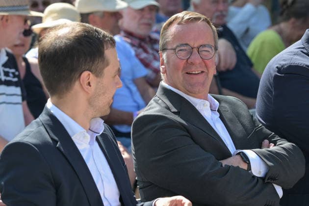 Verteidigungsminister Boris Pistorius (SPD),Verteidigungsminister Boris Pistorius, Besuch in Cuxhaven 13.07.2026 Cuxhaven Niedersachsen Deutschland *** Defense Minister Boris Pistorius (SPD), Defense Minister Boris Pistorius, visit to Cuxhaven on July 13, 2026, Cuxhaven, Lower Saxony, Germany Copyright: xkolbert-press BurghardxSchreyerx