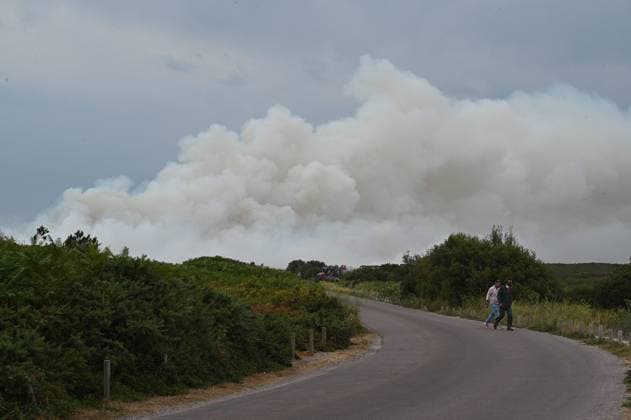 RECORD DATE NOT STATED FIRE AT CAP FRÉHEL SITE PHOTOPQR OUEST FRANCE Elsa Rancel Ouest France PAIMPOL Heath fire in the Cap Fréhel area, in Plévenon, Côtes-d Armor, July 13, 2026 Throughout the night from Sunday, July 12, to Monday, July 13, 2026, firefighters battled two heathland fires that broke out around 9:30 p.m., in the Cap Fréhel and Fort La Latte areas in Plévenon, Côtes d’Armor. A campground had to be evacuated, and the GR 34 trail is closed. Elsa Rancel, Ouest France, Plévenon, Brittany, France, July 13 Fires in Cap Fréhel, Paimpol, France  Copyright: xPHOTOPQR OUESTxFRANCE MAXPPPxElsaxRancelx xOuest-Francex 20260713OFR4592 20260713OFR4592