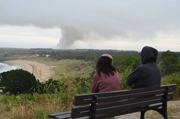 FIRE AT CAP FRÉHEL SITE PHOTOPQR OUEST FRANCE Elsa Rancel Ouest France PAIMPOL July 13, 2026 Heath fire in the Cap Fréhel area, in Plévenon, Côtes-d’Armor, July 13, 2026 Throughout the night from Sunday, July 12, to Monday, July 13, 2026, firefighters battled two heathland fires that broke out around 9:30 p.m., in the Cap Fréhel and Fort La Latte areas in Plévenon, Côtes d’Armor. A campground had to be evacuated, and the GR 34 trail is closed. Elsa Rancel, Ouest France, Plévenon, Brittany, France, July 13 Fires in Cap Fréhel, Paimpol, France  Copyright: xPHOTOPQR OUESTxFRANCE MAXPPPxElsaxRancelx xOuest-Francex 20260713OFR4599 20260713OFR4599