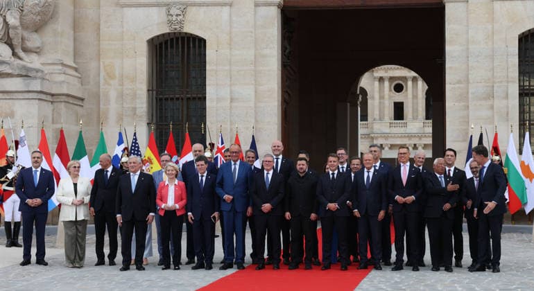 Coalition of the Willing Leaders Summit on Ukraine PARIS, FRANCE - JULY 13: (----EDITORIAL USE ONLY MANDATORY CREDIT - TURKISH FOREIGN MINISTRY HANDOUT - NO MARKETING NO ADVERTISING CAMPAIGNS - DISTRIBUTED AS A SERVICE TO CLIENTS----) Turkish Foreign Minister Hakan Fidan and other attendees pose for a family photo ahead of the Coalition of the Willing Leaders Summit on Ukraine as he attends on behalf of Turkish President Recep Tayyip Erdogan in Paris, France, on July 13, 2026. Turkish Foreign Ministry Handout Anadolu Paris France. Editorial use only. Please get in touch for any other usage.  Copyright: x2026xAnadoluxTurkishxForeignxMinistryx xHandoutx