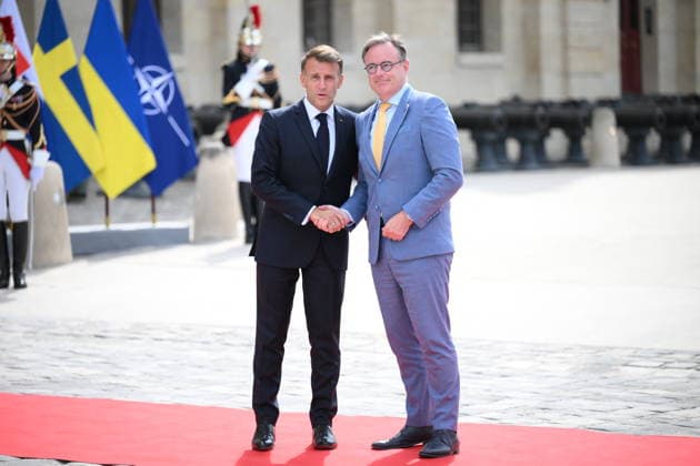 President Macron Welcomes European Leaders At The Coalition Of The Willing Summit - Paris French President Emmanuel Macron welcomes Belgian Prime Minister, Bart De Wever ahead the Coalition Of The Willing Summit in Paris, France on July 13, 2026. Photo by Eliot Blondet ABACAPRESS.COM Paris France  Copyright: xBlondetxEliot ABACAx