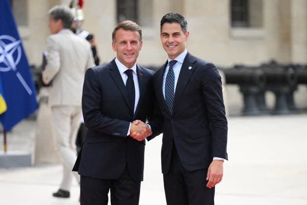 President Macron Welcomes European Leaders At The Coalition Of The Willing Summit - Paris French President Emmanuel Macron welcomes Dutch Prime Minister, Rob Jetten ahead the Coalition Of The Willing Summit in Paris, France on July 13, 2026. Photo by Eliot Blondet ABACAPRESS.COM Paris France  Copyright: xBlondetxEliot ABACAx