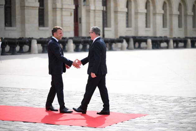 President Macron Welcomes European Leaders At The Coalition Of The Willing Summit - Paris French President Emmanuel Macron welcomes British Prime Minister, Sir Keir Starmer ahead the Coalition Of The Willing Summit in Paris, France on July 13, 2026. Photo by Eliot Blondet ABACAPRESS.COM Paris France  Copyright: xBlondetxEliot ABACAx