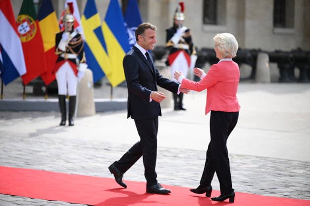 Emmanuel Macron, President of the French Republic, welcomes European leaders to the Coalition of the Willing Summit at the Hôtel des Invalides on July 13, 2026. Eliot Blondet, Pool, Abaca. French President Emmanuel Macron welcomes President of the European Commission, Ursula von der Leyen ahead of the Coalition of the Willing Summit in Paris, France, on July 13, 2026. Photo by Eliot Blondet, ABACAPRESS.COM, Paris, France  Copyright: xEliotxBlondetx xPoolx xBestimagexEliotxBlondetx xPoolx xBestimagex