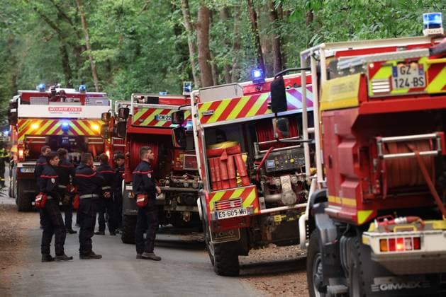 FONTAINEBLEAU FIRE PHOTOPQR LE PARISIEN Le Parisien Arnaud Journois FONTAINEBLEAU July 13, 2026 Fontainebleau Forest, Seine-et-Marne, on July 13, 2026 Fire in the Fontainebleau Forest Photo: Le Parisien, Arnaud Journois, Fontainebleau, France, July 13, 2026. The Fontainebleau Forest is on fire, south of Paris. FONTAINEBLEAU, France  Copyright: xPHOTOPQR LExPARISIEN MAXPPPxLexParisienx xArnaudxJournoisx 20260713LPA4920 20260713LPA4920