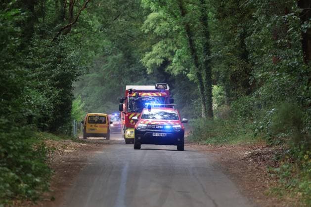FONTAINEBLEAU FIRE PHOTOPQR LE PARISIEN Le Parisien Arnaud Journois FONTAINEBLEAU July 13, 2026 Fontainebleau Forest, Seine-et-Marne, on July 13, 2026 Fire in the Fontainebleau Forest Photo: Le Parisien, Arnaud Journois, Fontainebleau, France, July 13, 2026. The Fontainebleau Forest is on fire, south of Paris. FONTAINEBLEAU, France  Copyright: xPHOTOPQR LExPARISIEN MAXPPPxLexParisienx xArnaudxJournoisx 20260713LPA4921 20260713LPA4921