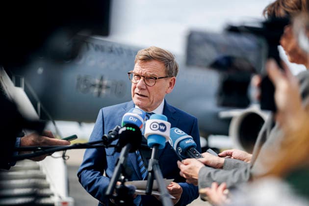 News Themen der Woche KW29 Johann Wadephul (CDU), Bundesaussenminister, gibt vor seinem Abflug nach Norwegen ein Pressestatement auf dem Flughafen von Bruessel. Bruessel, 13.07.2026. Fotografiert im Auftrag des Auswaertigen Amtes Bruessel Belgien *** Johann Wadephul (CDU), Federal Minister of Foreign Affairs, delivers a press statement at the Brussels Airport before his departure for Norway. Brussels, July 13, 2026. Photographed on behalf of the Federal Foreign Office, Brussels, Belgium. Copyright: xThomasxTrutschel AAx