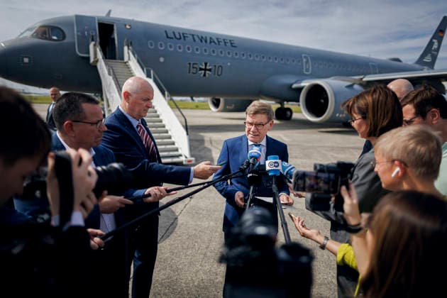 Johann Wadephul (CDU), Bundesaussenminister, gibt vor seinem Abflug nach Norwegen ein Pressestatement auf dem Flughafen von Bruessel. Bruessel, 13.07.2026. Fotografiert im Auftrag des Auswaertigen Amtes Bruessel Belgien *** Johann Wadephul (CDU), Federal Minister of Foreign Affairs, delivers a press statement at the Brussels Airport before his departure for Norway. Brussels, July 13, 2026. Photographed on behalf of the Federal Foreign Office, Brussels, Belgium. Copyright: xThomasxTrutschel AAx