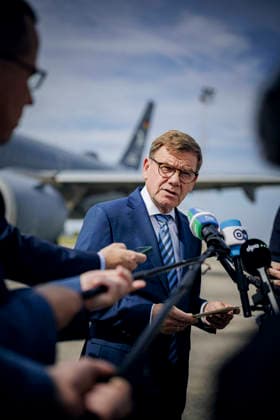 Johann Wadephul (CDU), Bundesaussenminister, gibt vor seinem Abflug nach Norwegen ein Pressestatement auf dem Flughafen von Bruessel. Bruessel, 13.07.2026. Fotografiert im Auftrag des Auswaertigen Amtes Bruessel Belgien *** Johann Wadephul (CDU), Federal Minister of Foreign Affairs, delivers a press statement at the Brussels Airport before his departure for Norway. Brussels, July 13, 2026. Photographed on behalf of the Federal Foreign Office, Brussels, Belgium. Copyright: xThomasxTrutschel AAx