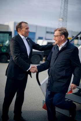 Johann Wadephul (CDU), Bundesaussenminister, wird bei seiner Ankunft auf dem Flughafen Bodo von Espen Barth Eide, Aussenminister von Norwegen, begruesst. Bodo, 13.07.2026. Fotografiert im Auftrag des Auswaertigen Amtes Bodo Norwegen *** Johann Wadephul (CDU), Federal Minister of Foreign Affairs, is greeted by Bodo, Norway’s Minister of Foreign Affairs, Espen Barth Eide, upon his arrival at the airport. Bodo, July 13, 2026. Photographed on behalf of the Federal Foreign Office, Bodo, Norway. Copyright: xThomasxTrutschel AAx