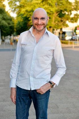 Ralph Morgenstern bei der Premiere des Dokumentarfilms Was haben wir gelacht im Kino International. Berlin, 13.07.2026 *** Ralph Morgenstern at the premiere of the documentary *Was haben wir gelacht* at the Kino International in Berlin, July 13, 2026 Foto:xM.xBehrensx xFuturexImagex gelacht_berlin_6701