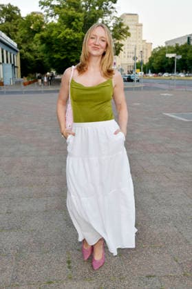 Juliane Diesner bei der Premiere des Dokumentarfilms Was haben wir gelacht im Kino International. Berlin, 13.07.2026 *** Juliane Diesner at the premiere of the documentary *Was haben wir gelacht* at Kino International in Berlin, July 13, 2026 Foto:xM.xBehrensx xFuturexImagex gelacht_berlin_6715