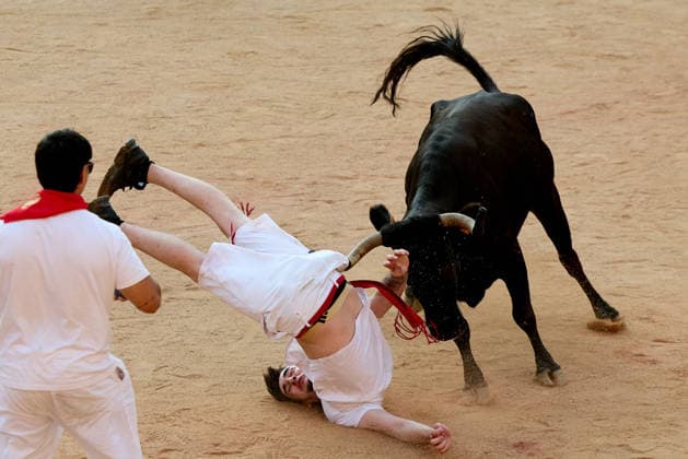 July 14, 2026, Pamplona, Navarre, Spain: People take part in the traditional encierro (bull-run) of the San Fermin Festival in Pamplona, Spain on July 14, 2026. The bull-running fiesta is held annually from 06 to 14 July in commemoration of the city s patron saint. Visitors from all over the world attend the festival. Many of them physically participate in the highlight event - the running of the bulls, or encierro - where they attempt to outrun the animals along a route through the narrow streets of Pamplona s old city. Pamplona Spain - ZUMAa206 20260714_zsp_a206_006 Copyright: xRubenxAlbarranx
