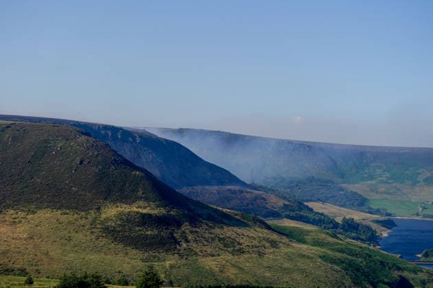 Firefighters battle moorland blaze near Dovestone Reservoir of Manchester SADDLESWORTH, UNITED KINGDOM - JULY 14: Firefighters tackle a moorland fire near Dovestone Reservoir in Saddlesworth, Manchester, United Kingdom on 14 July 2026. Loannis Alexopoulos Anadolu Manchester United Kingdom. Editorial use only. Please get in touch for any other usage.  Copyright: x2026xAnadoluxLoannisxAlexopoulosx