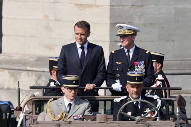 President Emmanuel Macron and Fabien Mandon, Chief of the Defense Staff, in the command car during the July 14 military ceremony in Paris. Dominique Jacovides, Bestimage. Bastille Day military parade on July 14, 2026, Paris, France  Copyright: xDOMINIQUExJACOVIDESx xBESTIMAGExDOMINIQUExJACOVIDESx xBESTIMAGEx