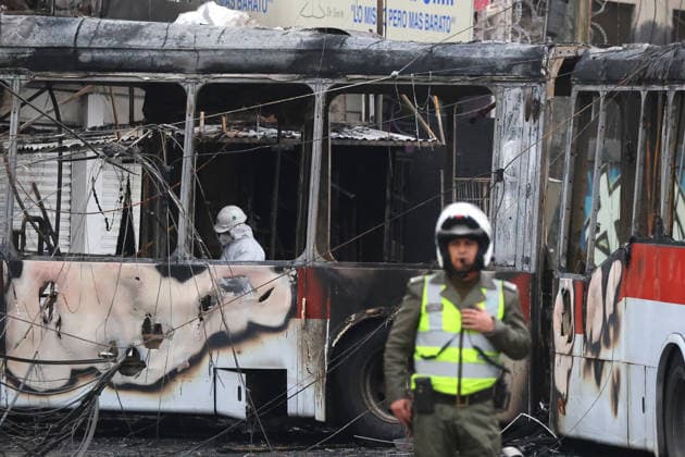 Santiago, July 14, 2026 A traffic accident involving a Red Eléctrico bus and a private vehicle at the corner of Santa Rosa and Franklin in the city of Santiago caused a fire in commercial establishments at that intersection. Jonnathan Oyarzun, Aton Chile, Aton 1172310  Copyright: JONNATHANxOYARZUN ATONxCHILE