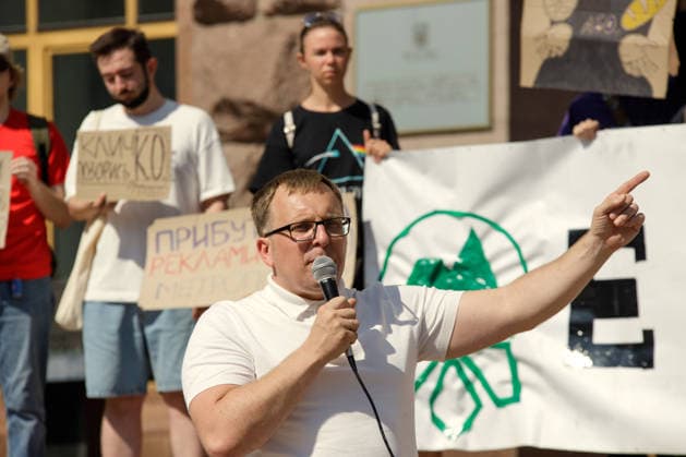 An activist speaks during the Preserve Affordable Transport in Kyiv rally against the increase in municipal transport fares outside the Kyiv City State Administration building, Kyiv, Ukraine, July 14, 2026. The capital plans to raise the fare for municipal transport to UAH 30 per single trip. The new tariffs will take effect from July 15, 2026. (Photo by Marianna Kotyk Ukrinform) Kyivans protest against municipal transport fare hike  Copyright: xMariannaxKotykx