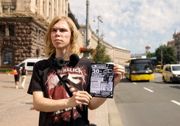 A young man holds a flyer calling for a moratorium on the increase in municipal transport fares during the Preserve Affordable Transport in Kyiv rally outside the Kyiv City State Administration building, Kyiv, Ukraine, July 14, 2026. The capital plans to raise the fare for municipal transport to UAH 30 per single trip. The new tariffs will take effect from July 15, 2026. (Photo by Marianna Kotyk Ukrinform) Kyivans protest against municipal transport fare hike  Copyright: xMariannaxKotykx