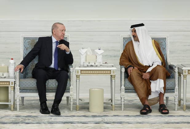 Turkish President Erdogan in Qatar DOHA, QATAR - JULY 14: ----EDITORIAL USE ONLY - MANDATORY CREDIT - TURKISH PRESIDENCY MURAT KULA HANDOUT - NO MARKETING NO ADVERTISING CAMPAIGNS - DISTRIBUTED AS A SERVICE TO CLIENTS----) Turkish President Recep Tayyip Erdogan meets with the Emir of Qatar, Sheikh Tamim bin Hamad Al Thani, to offer his condolences following the passing of his father, the former Emir of Qatar, Sheikh Hamad bin Khalifa Al Thani, in Doha, Qatar, on July 14, 2026. Turkish Presidency Murat Kula Handout Anadolu Doha Qatar. Editorial use only. Please get in touch for any other usage.  Copyright: x2026xAnadoluxTurkishxPresidencyx xMuratxKulax xHandoutx