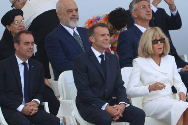 DeÌfileÌ du 14 juillet 2026 SÃ bastien Lecornu , Emmanuel Macron et Brigitte Macron DeÌfileÌ militaire Ã l occasion de la FÃªte Nationale du 14 juillet 2026 sur les Champs-ElysÃ es Ã Paris. Traditional military parade during the National Day on July 14, 2026, on the Champs-ElysÃ es in Paris.  Copyright: xFabricexChasseryx