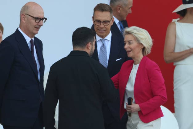 DeÌfileÌ du 14 juillet 2026 Ursula Von Der Leyen , Volodymyr Zelensky and Olena Zelenska DeÌfileÌ militaire Ã l occasion de la FÃªte Nationale du 14 juillet 2026 sur les Champs-ElysÃ es Ã Paris. Traditional military parade during the National Day on July 14, 2026, on the Champs-ElysÃ es in Paris.  Copyright: xFabricexChasseryx