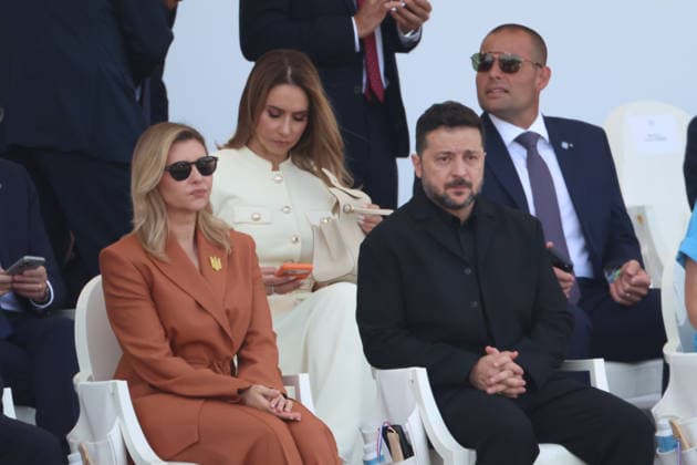 DeÌfileÌ du 14 juillet 2026 Volodymyr Zelensky and his wife Olena Zelenska DeÌfileÌ militaire Ã l occasion de la FÃªte Nationale du 14 juillet 2026 sur les Champs-ElysÃ es Ã Paris. Traditional military parade during the National Day on July 14, 2026, on the Champs-ElysÃ es in Paris.  Copyright: xFabricexChasseryx